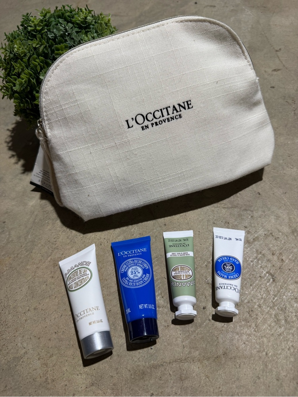 L’Occitane By Provence NWT Sample Gift Set Makeup Bag Moisturizer Cream Luxury